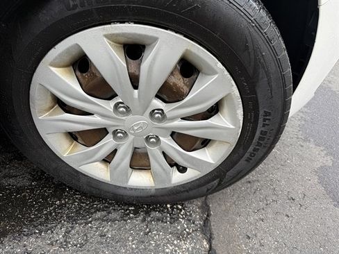 Used 2019 Hyundai Accent SE FWD image 5