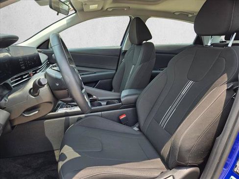 Used 2025 Hyundai Elantra SEL FWD image 17