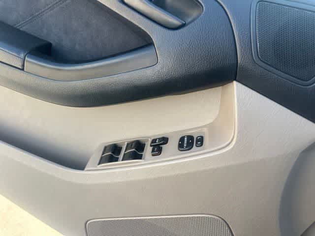 Used 2004 Toyota 4Runner SR5 AWD/4WD image 4