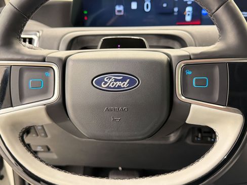 Used 2025 Ford Expedition Platinum w/ Driver's Package AWD/4WD image 15