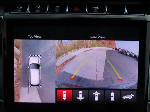 New 2025 Jeep Grand Cherokee Limited w/ Luxury Tech Group II image 8