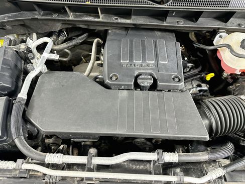 Used 2024 Chevrolet Silverado 1500 LT AWD/4WD image 32