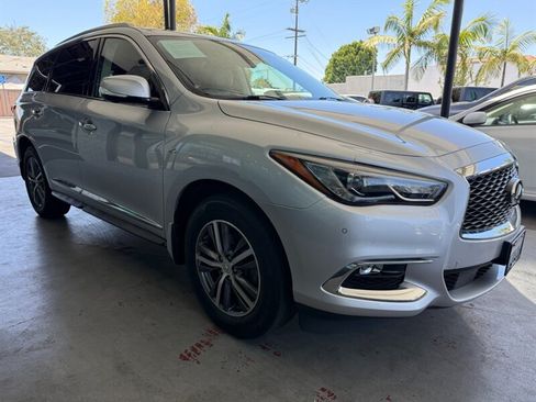 Used 2019 INFINITI QX60 Luxe w/ Essential Package FWD image 8