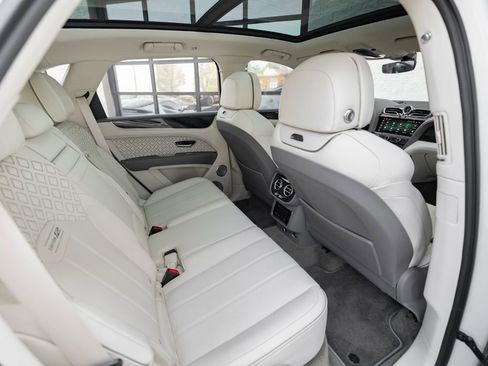 Certified 2023 Bentley Bentayga Speed AWD/4WD image 40