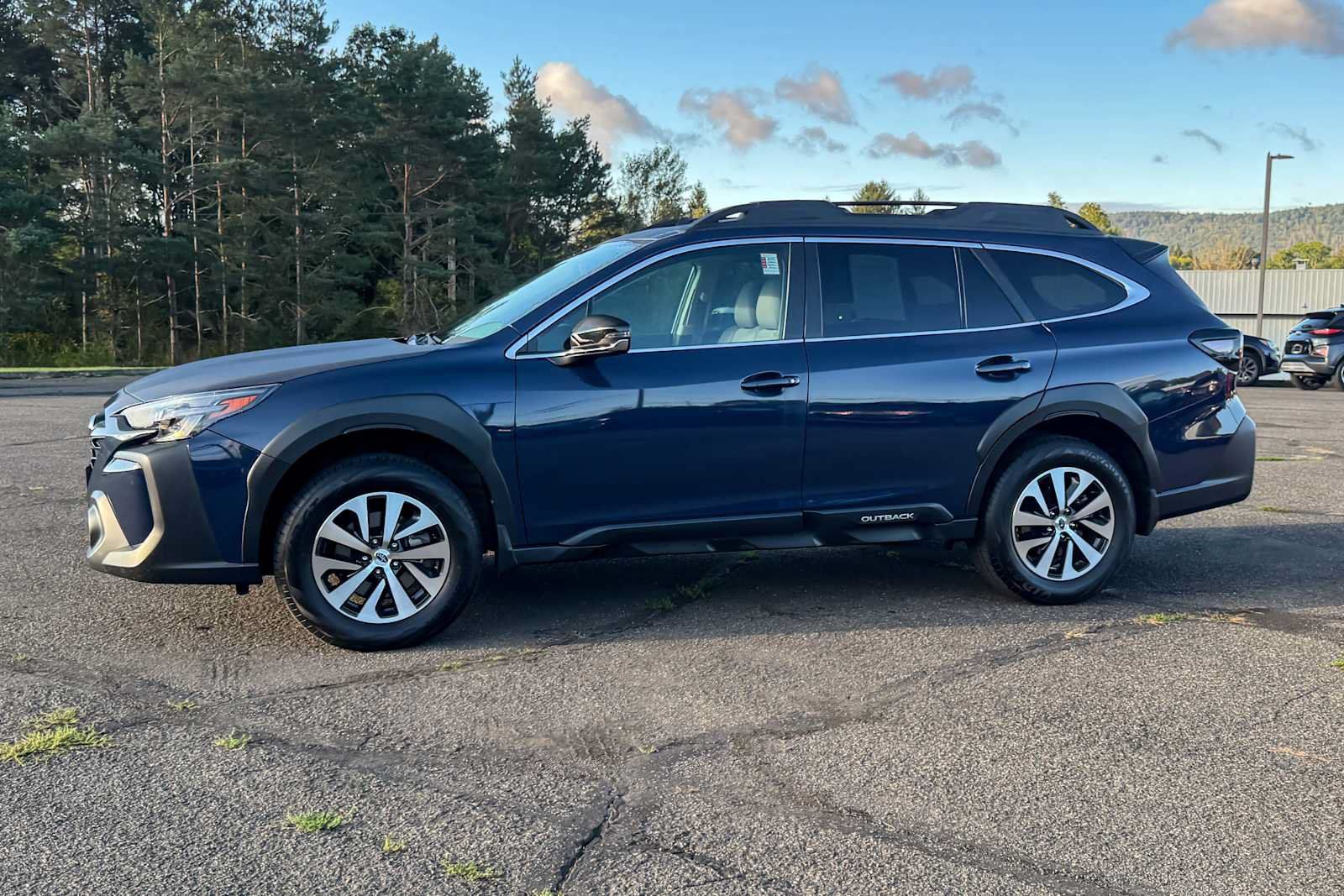 Used 2025 Subaru Outback Premium AWD/4WD image 6