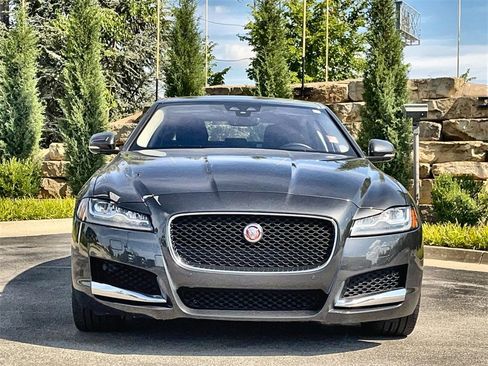 Used 2020 Jaguar XF Prestige image 9
