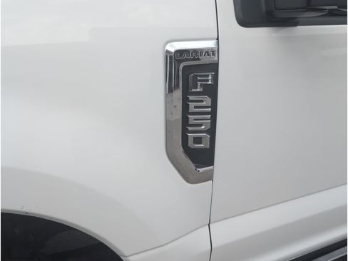 Used 2021 Ford F250 Lariat w/ Chrome Package image 10