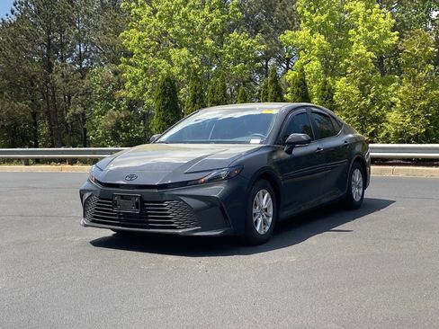 Used 2025 Toyota Camry LE w/ Convenience Package image 13