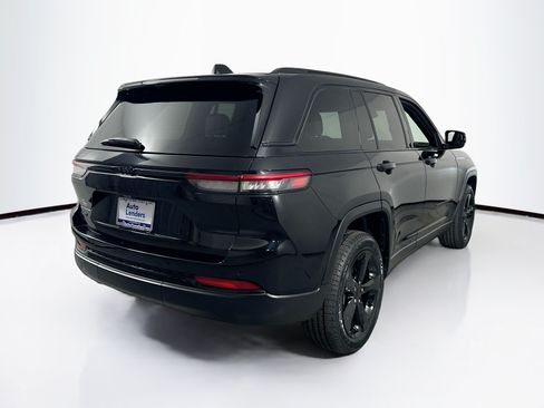 Used 2023 Jeep Grand Cherokee Altitude AWD/4WD image 5