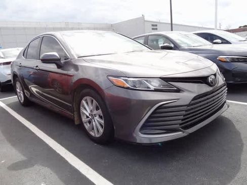 Used 2023 Toyota Camry LE image 3