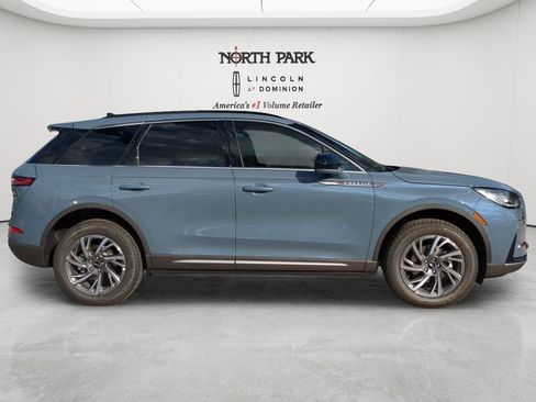 New 2026 Lincoln Corsair Premiere w/ Rear Removable Package Tray FWD image 2