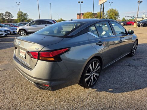 Used 2022 Nissan Altima 2.5 SR image 5