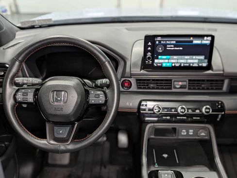 Used 2025 Honda Pilot TrailSport image 5