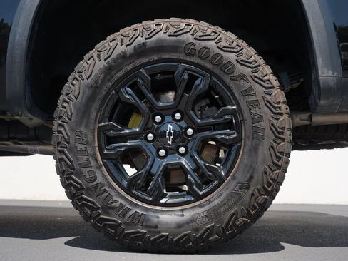 Certified 2025 Chevrolet Silverado 1500 ZR2 w/ Technology Package AWD/4WD image 38