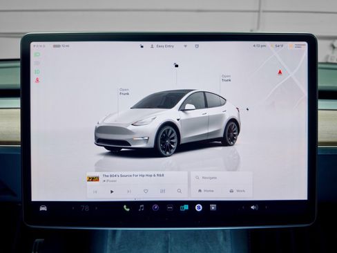 Used 2023 Tesla Model Y Long Range image 9