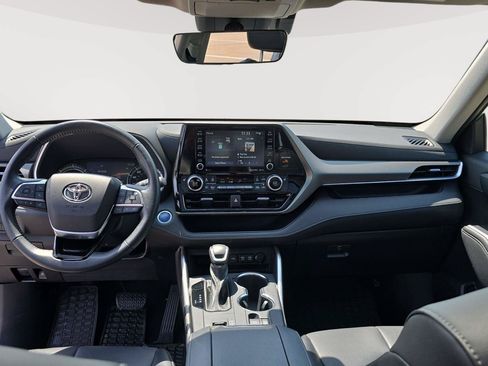 Used 2021 Toyota Highlander XLE AWD/4WD image 27