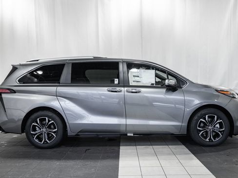 New 2026 Toyota Sienna Platinum image 3