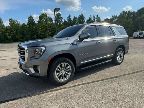 Used 2022 GMC Yukon SLT w/ SLT Premium Package AWD/4WD image 4