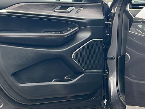 Certified 2025 Jeep Grand Cherokee L Overland w/ Advanced Protech Group III image 23