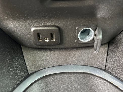 Used 2017 Chevrolet Malibu LT image 23