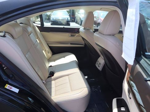 Used 2016 Lexus ES 350 w/ Ultra Luxury Package FWD image 12