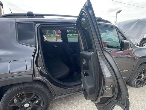 Used 2020 Jeep Renegade Latitude FWD image 5