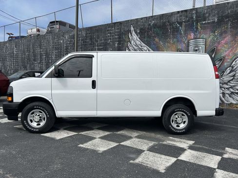 Used 2022 Chevrolet Express 2500 w/ Driver Convenience Package RWD image 6