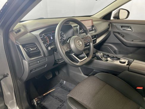 Used 2021 Nissan Rogue SV image 9