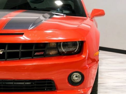 Used 2010 Chevrolet Camaro SS w/ LPO, Ground Effects Package RWD image 34