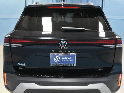 Certified 2026 Volkswagen Tiguan SE w/ Panoramic Sunroof Package AWD/4WD image 23