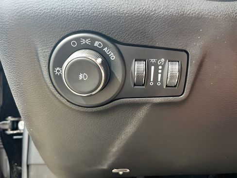 Used 2023 Jeep Compass Latitude AWD/4WD image 21