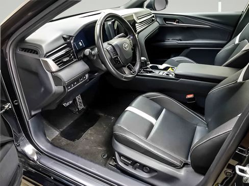 Used 2025 Toyota Camry SE FWD image 9