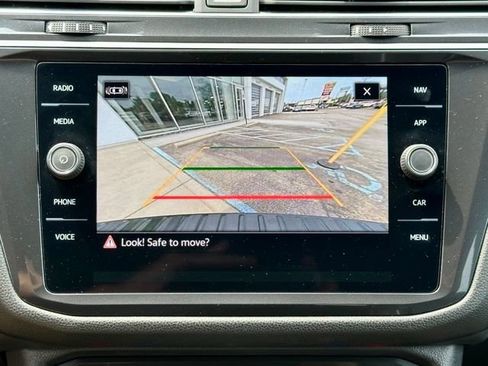 Certified 2024 Volkswagen Tiguan SEL R-Line AWD/4WD image 28