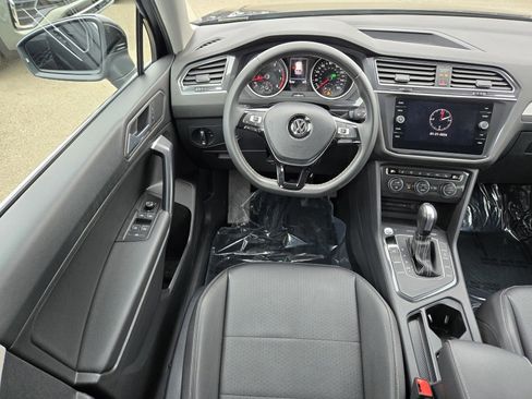 Used 2021 Volkswagen Tiguan SE w/ Panoramic Sunroof Package image 11