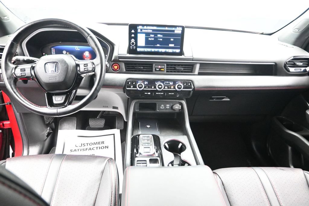 Used 2025 Honda Pilot Black Edition image 17