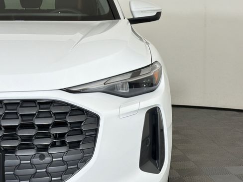 Used 2025 Audi Q5 Premium w/ Convenience Package image 11