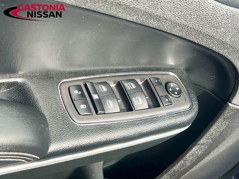 Used 2023 Chrysler 300 S image 23