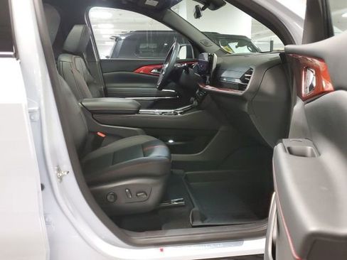 Used 2026 Chevrolet Traverse RS image 26