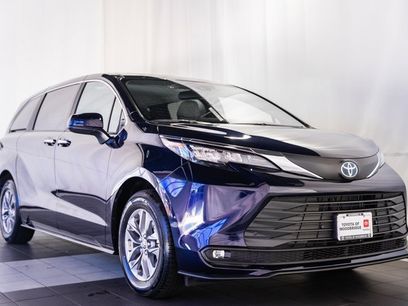 Used 2025 Toyota Sienna XLE