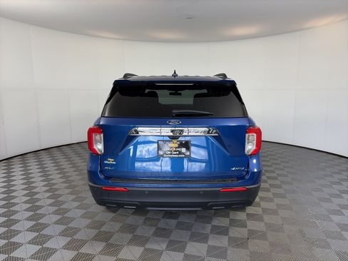 Used 2021 Ford Explorer XLT AWD/4WD image 10