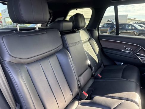 Used 2023 Land Rover Range Rover SE image 9