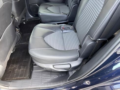 Used 2022 Toyota Highlander XSE image 11