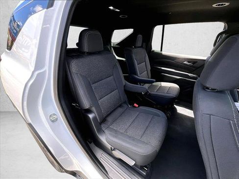 Used 2025 Chevrolet Traverse LT FWD image 29