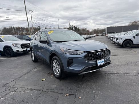 Used 2025 Ford Escape Active w/ Cold Weather Package image 8