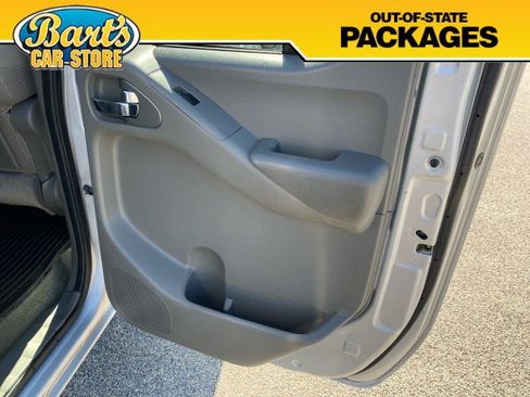 Used 2013 Nissan Frontier SV w/ SV Value Truck Pkg AWD/4WD image 8