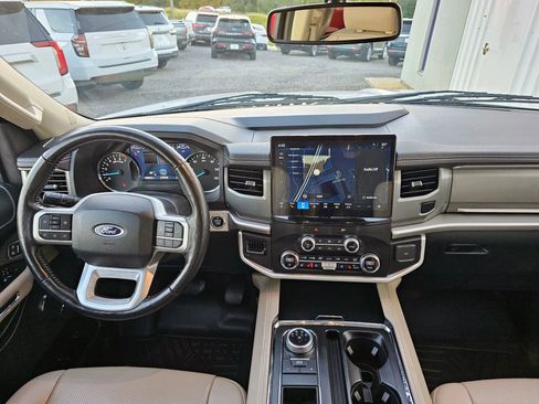 Used 2023 Ford Expedition Max XLT image 10