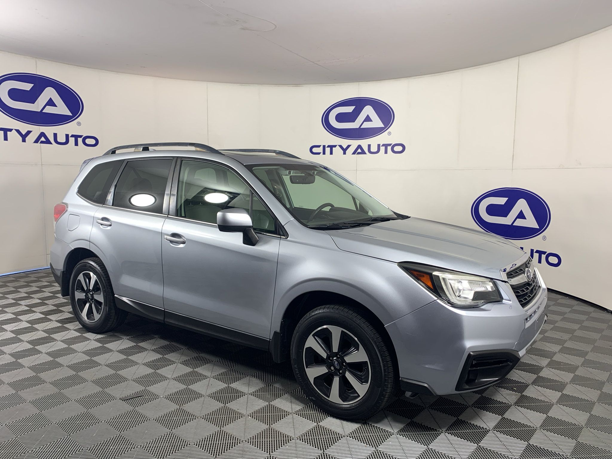 Used 2017 Subaru Forester 2.5i Limited AWD/4WD image 1