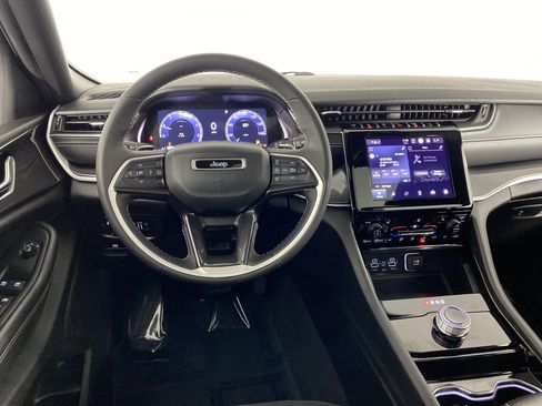 Used 2023 Jeep Grand Cherokee Altitude image 39