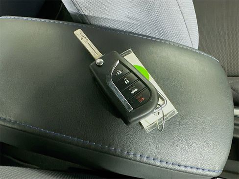 Used 2021 Toyota Corolla SE image 38