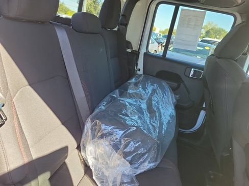 Used 2023 Jeep Gladiator Rubicon w/ LED Lighting Group image 9